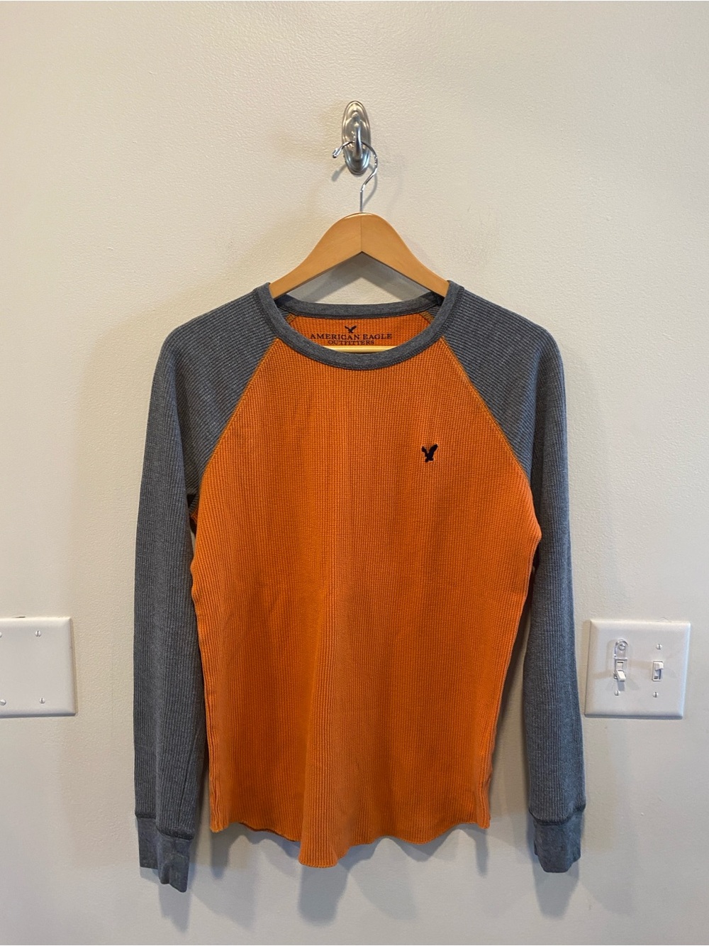 Y2K American Eagle Outfitter Men’s Raglan thermal waffle shirt size medium